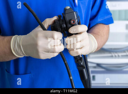 Endoscope dans les mains d'un médecin Banque D'Images