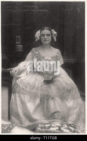La photographie publicitaire de Francesca Bertini dans La Giovinezza del Diavolo - l'ère du cinéma muet Banque D'Images
