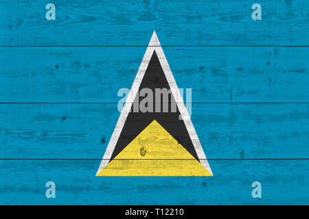 Saint Lucia vieux drapeau peint sur la planche en bois. Contexte patriotique. Drapeau national de Sainte-Lucie Banque D'Images