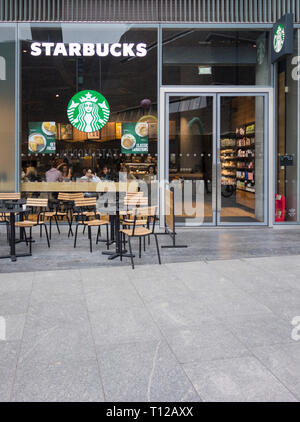 Café Starbucks, la galerie, Bankside, Londres SE1 Banque D'Images