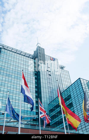 Photos de l'extérieur de l'Office de bâtiment d'entreprise moderne en verre à Amsterdam, en Hollande, aux Pays-Bas. Banque D'Images