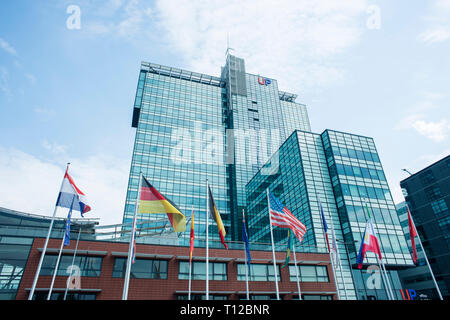 Photos de l'extérieur de l'Office de bâtiment d'entreprise moderne en verre à Amsterdam, en Hollande, aux Pays-Bas. Banque D'Images