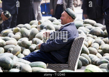 Pastèques en vente sur le célèbre marché du dimanche à Kashgar, dans la région autonome du Xinjiang, en Chine. Banque D'Images