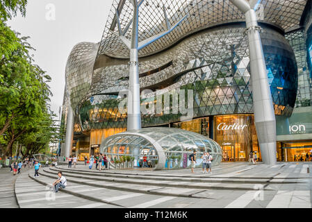 Nouvellement construit dans le centre commercial d'ions de l'Orchard Road à Singapour Banque D'Images