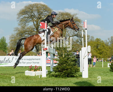 Piggy French et VANES KAMIRA durant la phase de cross-country, Mitsubishi Motors Badminton Horse Trials, Gloucestershire, 2018 Banque D'Images