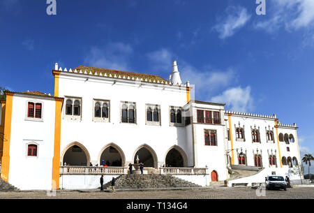 Vue frontale sur le Palais National de Sintra, Portugal Banque D'Images