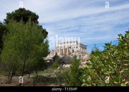 Une spectaculaire vue du temple grec d'Aphaia sur l'île d'Egine, en Grèce. Banque D'Images