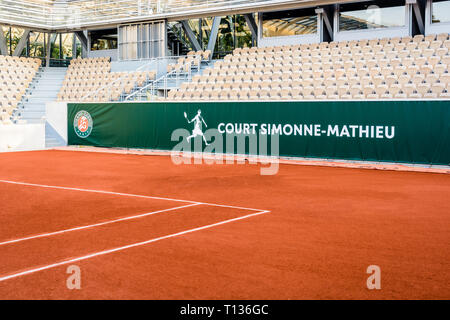 La Simonne Mathieu cour de tennis en terre battue est la plus récente de Roland Garros à Paris, où l'Open de France a lieu. Banque D'Images