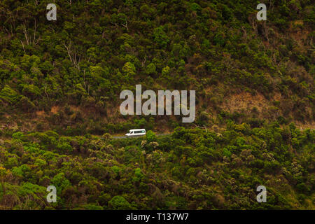 Van touristiques en voiture sur Great Ocean Road Victoria. Banque D'Images