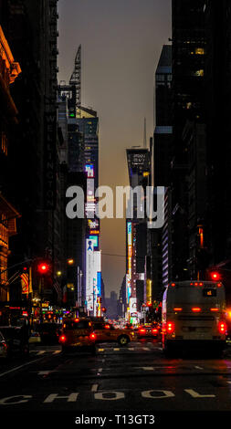 Gratte-ciel de la ville de New York pendant le coucher du soleil Banque D'Images