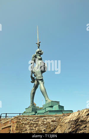 Statue Verity sur la jetée, le port d''Ilfracombe, Ilfracombe, Devon, UK Banque D'Images