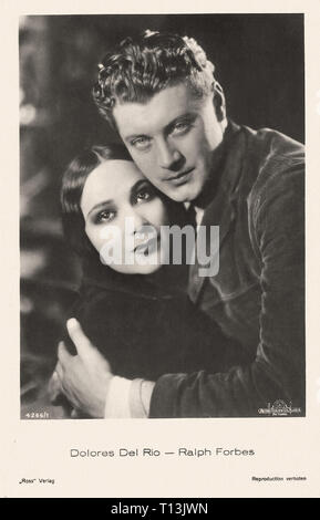 La photographie publicitaire de Ralph Forbes et Dolores del Rio dans le sentier de '98 (1928) - L'ère du cinéma muet Banque D'Images