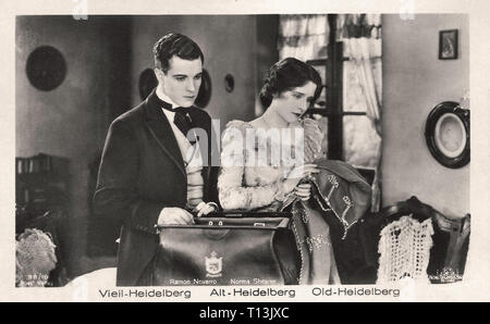 La photographie publicitaire de Ramon Novarro et Norma Shearer dans l'élève dans l'ancien Heidelberg (1927) - L'ère du cinéma muet Banque D'Images