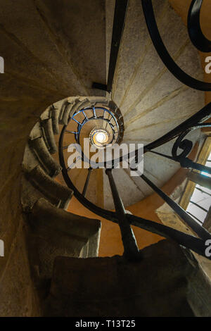 Escalier en colimaçon à l'intérieur d'une trapoule dans le vieux Lyon.Lyon.Région Auvergne-Rhône-Alpes, France, Europe Banque D'Images