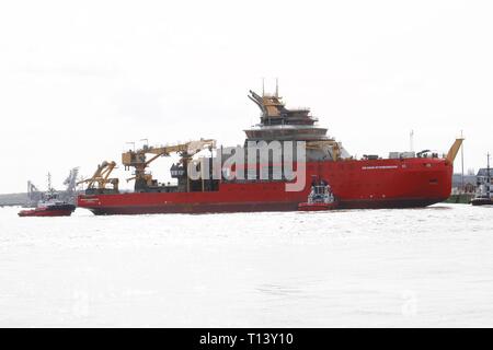 Wirral, UK. Mar 23, 2019. Le bateau Sir David Attenborough a fait une brève apparition sur la Mersey Crédit : IAN Fairbrother/Alamy Live News Banque D'Images