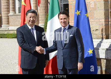 Rome, Italie. Mar 23, 2019. La poignée de main entre Giuseppe Conte et Xi Jinping : Crédit Photo Agency indépendante/Alamy Live News Banque D'Images