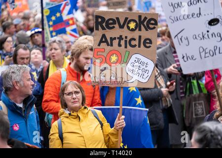 Londres, Royaume-Uni. 23 Mar 2019. Des milliers de personnes ont pris part à la mettre à la manifestation dans le centre de Londres le Samedi, Mars 23, 2019, appelant à la décision finale sur le retrait de l'UE UKs. Crédit : Christopher Middleton/Alamy Live News Banque D'Images