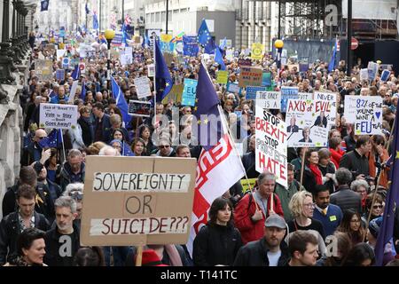Londres, Royaume-Uni. 23 mars, 2019. Mettre à la mars, Londres, Royaume-Uni des milliers de manifestants Anti-Brexit mars à Londres pour protester contre un vote du peuple. Crédit : Jeff Gilbert/Alamy Live News Banque D'Images