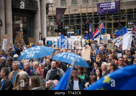 Londres, Royaume-Uni, le 23 mars, 2019 Brexit, mars : des milliers inscrivez-vous d'un référendum de protestation. Costanza Umilta/Alamy Live News Banque D'Images