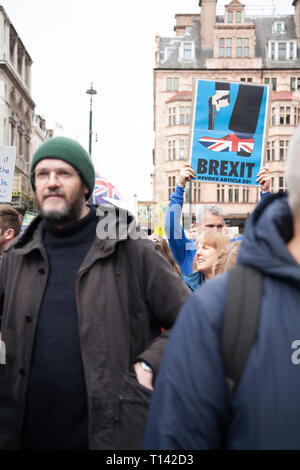 Londres, Royaume-Uni, le 23 mars, 2019 Brexit, mars : des milliers inscrivez-vous d'un référendum de protestation. Costanza Umilta/Alamy Live News Banque D'Images