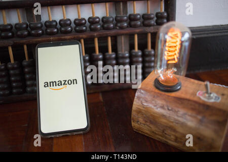 Bangkok, Thaïlande. Mar 21, 2019. Sur cette photo, l'illustration de l'application Amazon vu affichée sur un smartphone Android. Crédit : Guillaume Payen/SOPA Images/ZUMA/Alamy Fil Live News Banque D'Images