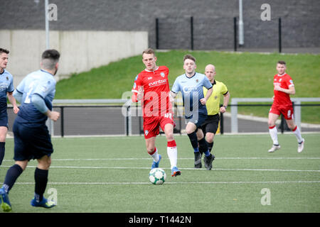 Derry, Irlande du Nord. 23 mars, 2019. Dean Shiels (Coleraine) bond en avant au cours de la Danske Bank fixture Premiership entre Coleraine FC FC & de l'Institut à l'Ryan McBride Brandywell Stadium 23-03-2019 Crédit : Kevin Moore/MCI/Alamy Live News Banque D'Images