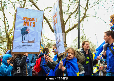Londres, Royaume-Uni. Mar 23, 2019. Mars vote du peuple, les militants et manifestants prendre part à une marche pour le Parlement, pour protester contre la Grande-Bretagne la sortie de l'UE, qui veulent un deuxième référendum, et pour le pays de rester dans l'Union européenne. Banque D'Images