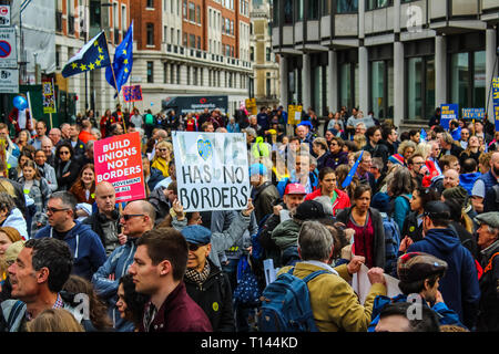 Londres, Royaume-Uni. Mar 23, 2019. Mars vote du peuple, les militants et manifestants prendre part à une marche pour le Parlement, pour protester contre la Grande-Bretagne la sortie de l'UE, qui veulent un deuxième référendum, et pour le pays de rester dans l'Union européenne. Banque D'Images
