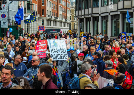 Londres, Royaume-Uni. Mar 23, 2019. Mars vote du peuple, les militants et manifestants prendre part à une marche pour le Parlement, pour protester contre la Grande-Bretagne la sortie de l'UE, qui veulent un deuxième référendum, et pour le pays de rester dans l'Union européenne. Banque D'Images