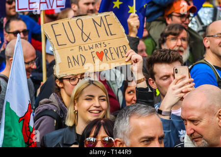 Londres, Royaume-Uni. Mar 23, 2019. Mars vote du peuple, les militants et manifestants prendre part à une marche pour le Parlement, pour protester contre la Grande-Bretagne la sortie de l'UE, qui veulent un deuxième référendum, et pour le pays de rester dans l'Union européenne. Banque D'Images