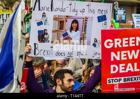 Londres, Royaume-Uni. Mar 23, 2019. Mars vote du peuple, les militants et manifestants prendre part à une marche pour le Parlement, pour protester contre la Grande-Bretagne la sortie de l'UE, qui veulent un deuxième référendum, et pour le pays de rester dans l'Union européenne. Banque D'Images