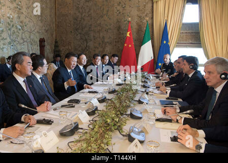 Rome, Italie. Mar 23, 2019. Le président chinois Xi Jinping et le Premier ministre italien Giuseppe Conte des entretiens à Rome, Italie, le 23 mars 2019. Crédit : Li Xueren/Xinhua/Alamy Live News Banque D'Images