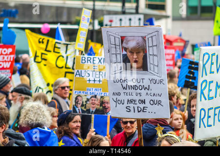 Londres, Royaume-Uni. Mar 23, 2019. Mars vote du peuple, les militants et manifestants prendre part à une marche pour le Parlement, pour protester contre la Grande-Bretagne la sortie de l'UE, qui veulent un deuxième référendum, et pour le pays de rester dans l'Union européenne. Banque D'Images