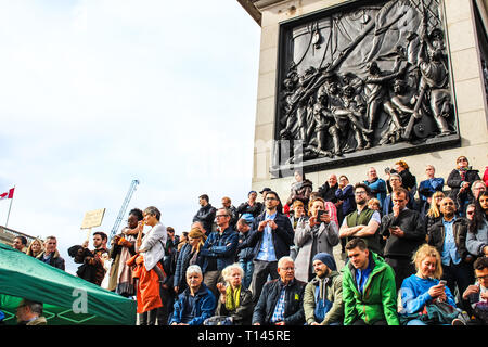 Londres, Royaume-Uni. Mar 23, 2019. Mars vote du peuple, les militants et manifestants prendre part à une marche pour le Parlement, pour protester contre la Grande-Bretagne la sortie de l'UE, qui veulent un deuxième référendum, et pour le pays de rester dans l'Union européenne. Banque D'Images