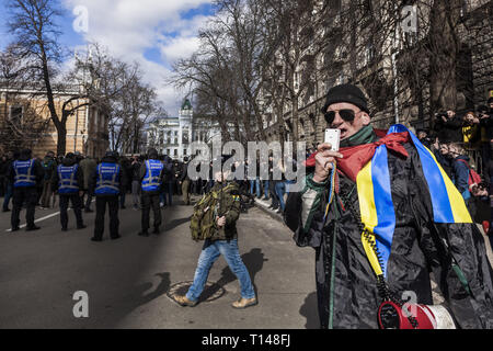 Kiev, Kiev, Ukraine. Mar 23, 2019. Manifestant avec un orateur dans une manifestation contre la corruption du gouvernement de l'Ukraine à Kiev, Ukraine. Credit : Celestino Arce Lavin/ZUMA/Alamy Fil Live News Banque D'Images