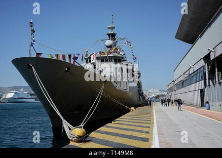 Port du Pirée, Grèce. Mar 23, 2019. Des frégates de la marine grecque 'Idra' vu au port du Pirée.En raison de la fête de l'Indépendance grecque Piraeus Port est ouvert au public, une fête nationale célébrée chaque année en Grèce le 25 mars, qui commémore le début de la guerre d'Indépendance grecque en 1821. Credit : Giorgos Zachos SOPA/Images/ZUMA/Alamy Fil Live News Banque D'Images