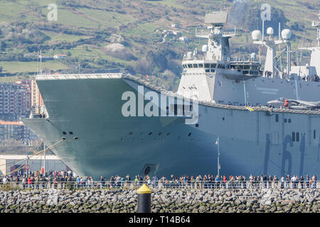 BILBAO, ESPAGNE - Mars / 23/2019. Le porte-avions de la marine espagnole Juan Carlos I dans le port de Bilbao, journée portes ouvertes pour visiter le navire. Banque D'Images