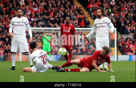Steve McManaman de Liverpool (à droite) en action lors de la Legends match à Anfield Stadium, Liverpool. Banque D'Images