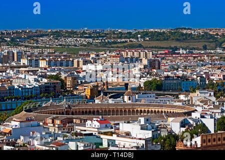 Vue panoramique et les arènes de Séville, Andalousie, Espagne, Europe. Banque D'Images