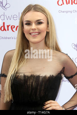 Jun 22, 2016 - Londres, Angleterre, Royaume-Uni - 2016 boule papillon Caudwell, le Grosvenor House Hotel - La photo montre des arrivées : Tallia Storm Banque D'Images