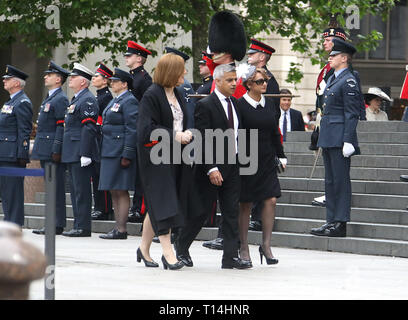 Jun 10, 2016 - Londres, Angleterre, Royaume-Uni - Queen's 90e anniversaire Thanksgiving, la Cathédrale St Paul Photo montre : Maire de Londres Sadiq Khan et Saadiya Khan Banque D'Images