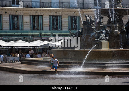 Le voyage à Nantes, Michel Blazy, Sortie de Fontaine (Ausbruch des Brunnens) Banque D'Images