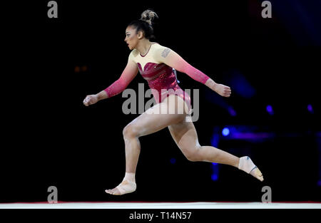 Grande-bretagne''s Elissa Downie effectue sur le sol lors de la Coupe du monde de gymnastique au Resorts World Arena, Birmingham. Banque D'Images