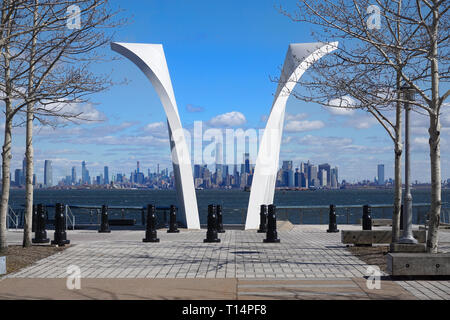 New York, New York USA - Mars 16, 2019 : Staten Island le 11 septembre 2001 Cartes postales Memorial Banque D'Images