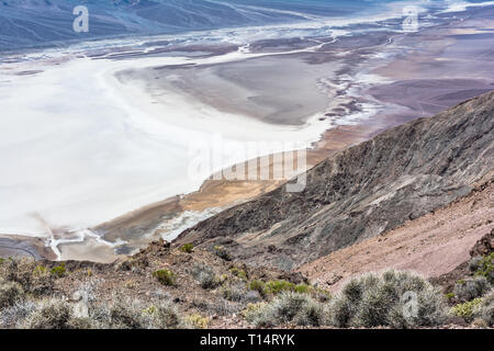 Bassin de Badwater Dantes View, Death Valley National Park Banque D'Images