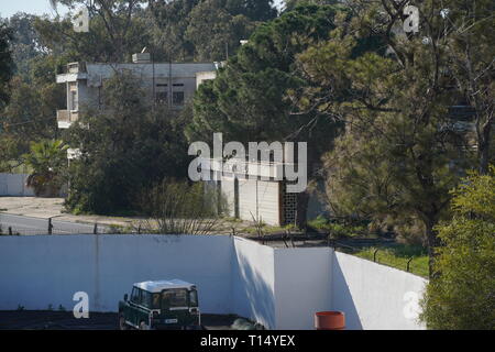 Famagouste (secteur) est un ville chypriote abandonnée de Famagouste. Avant l'invasion turque de 1974 de Chypre, c'est le moderne quartier touristique de la ville. Banque D'Images