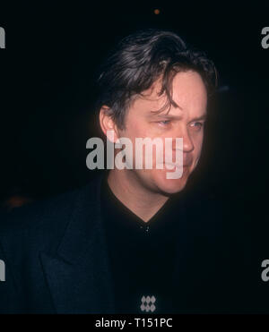 LOS ANGELES, CA - 4 mars : l'Acteur Tim Robbins assiste à la Warner Bros Pictures' 'La Hudsucker Proxy' Premiere sur Mars 4,1994 à la DGA Theatre de Los Angeles, Californie. Photo de Barry King/Alamy Stock Photo Banque D'Images