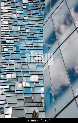 Jean Nouvel et Frank Gehry Buildings à New York City Banque D'Images