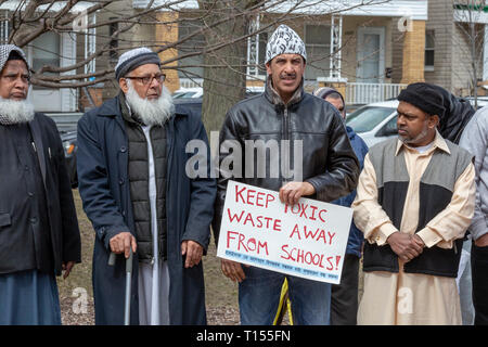 Hamtramck, au Michigan - protester contre l'expansion des déchets dangereux de l'écologie nous plante dans un pays à faible revenu, la plupart des quartiers d'immigrants. L'écologie nous handl Banque D'Images