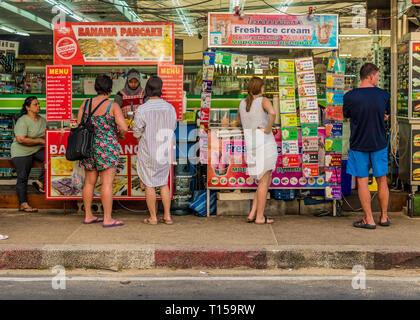 Une scène typique dans la région de Karon Phuket Thaïlande Banque D'Images